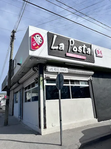 Fachada de la sucursal Altiplano de La Postal Teriyaki & Sushi en Tijuana