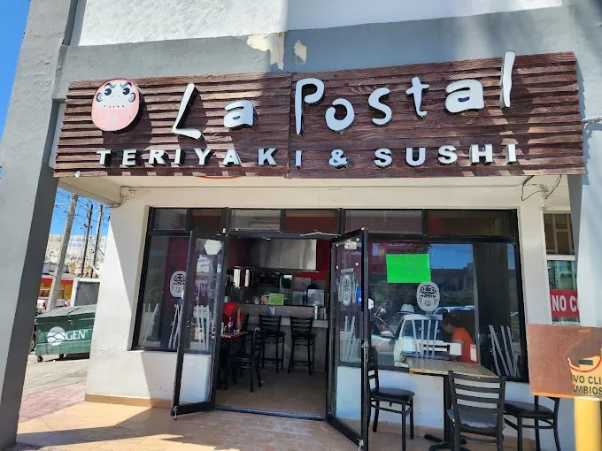Fachada de la sucursal Bellas Artes de La Postal Teriyaki & Sushi en Tijuana