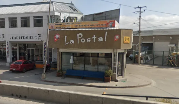 Fachada de la sucursal Campiña de La Postal Teriyaki & Sushi en Tijuana