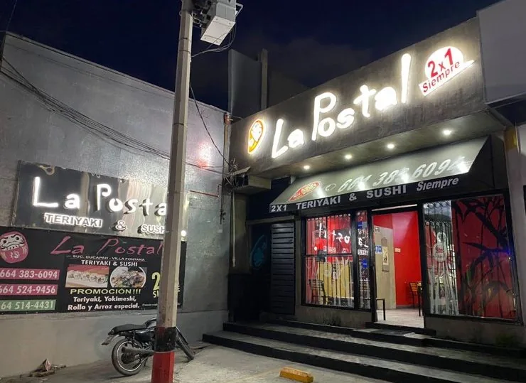 Fachada de la sucursal Cucapah Villa de La Postal Teriyaki & Sushi en Tijuana