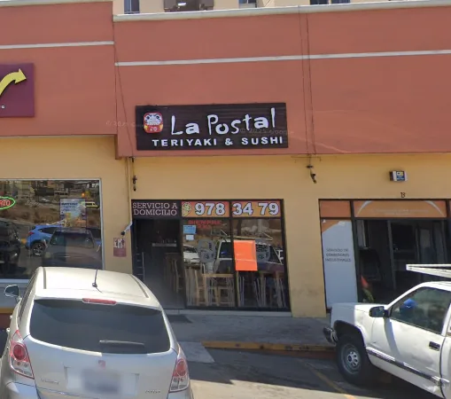 Fachada de la sucursal El Aguila de La Postal Teriyaki & Sushi en Tijuana