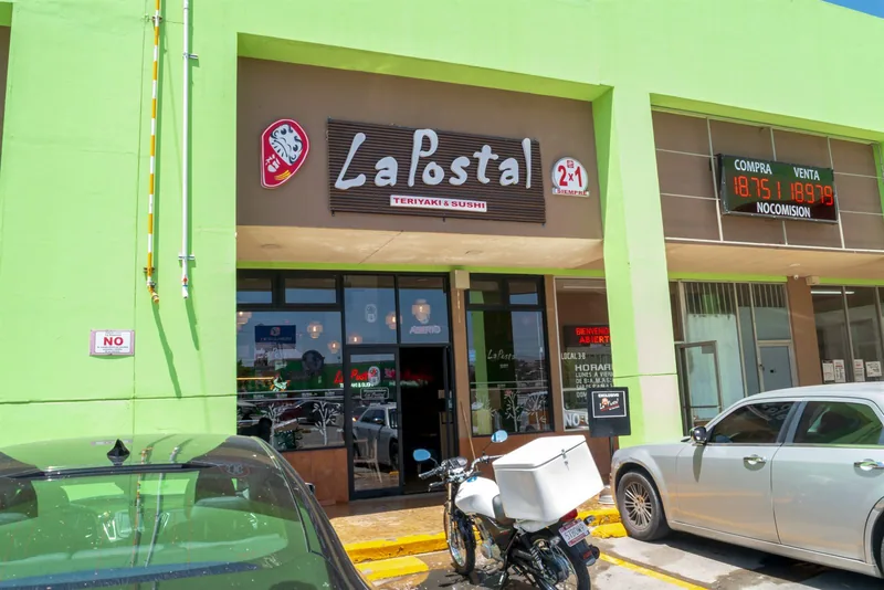 Fachada de la sucursal Gran Florido de La Postal Teriyaki & Sushi en Tijuana
