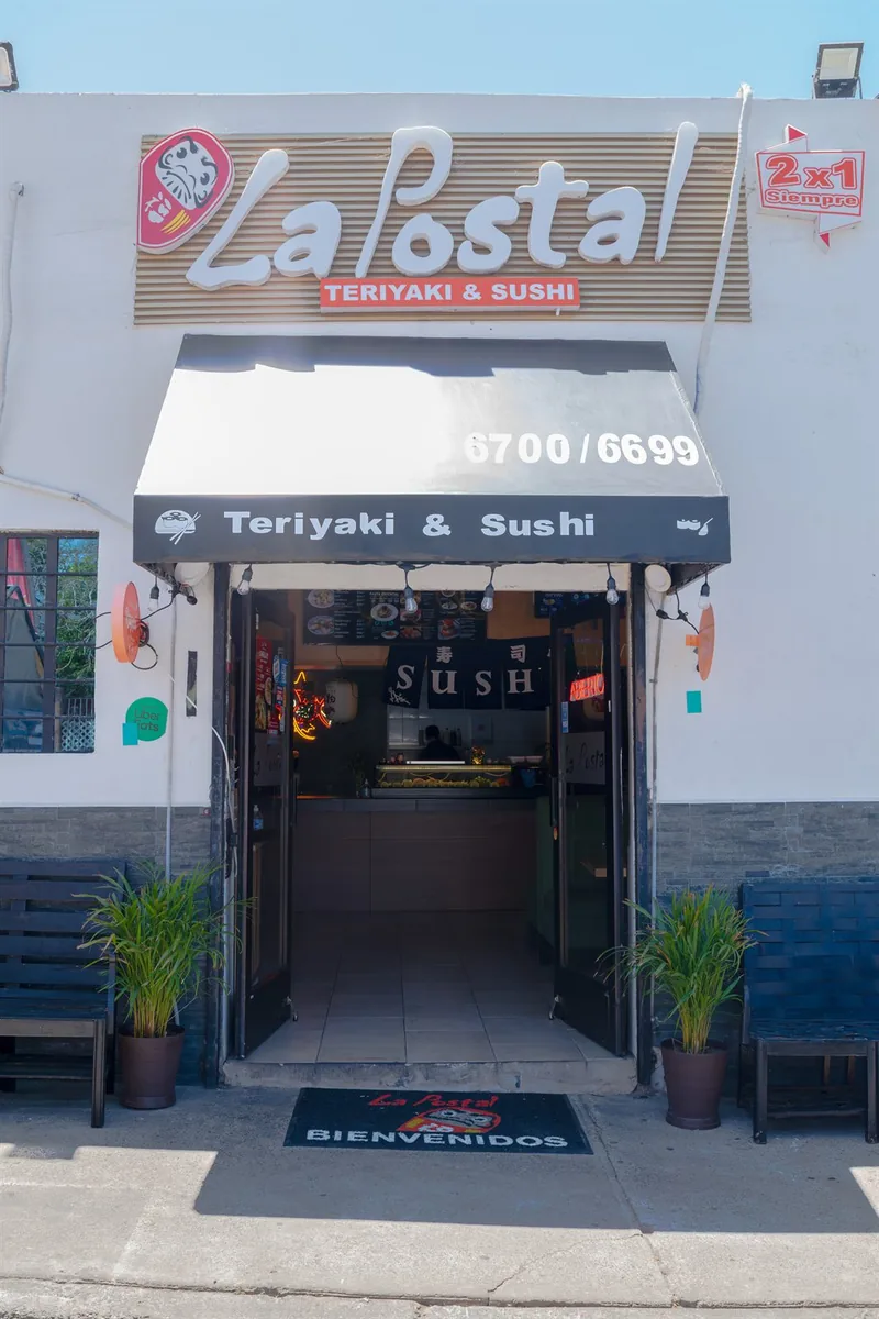 Fachada de la sucursal Libertad de La Postal Teriyaki & Sushi en Tijuana