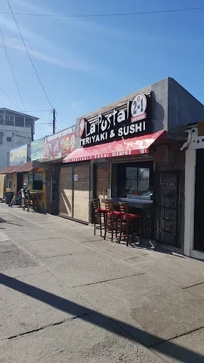 Fachada de la sucursal Malecon de La Postal Teriyaki & Sushi en Tijuana