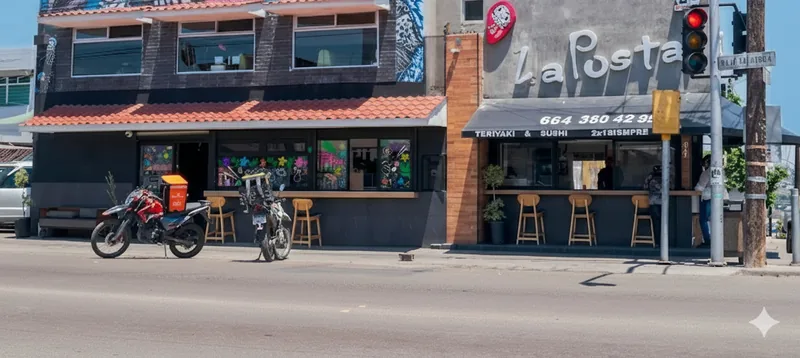 Fachada de la sucursal Matriz de La Postal Teriyaki & Sushi en Tijuana