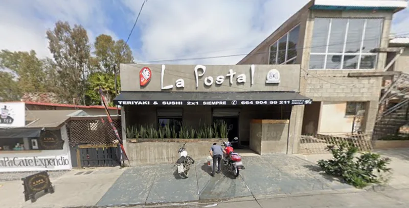 Fachada de la sucursal Mirador de La Postal Teriyaki & Sushi en Tijuana