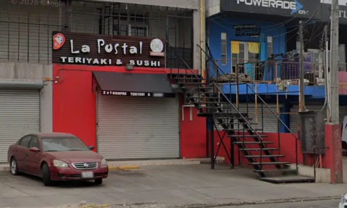 Fachada de la sucursal Pacifico de La Postal Teriyaki & Sushi en Tijuana