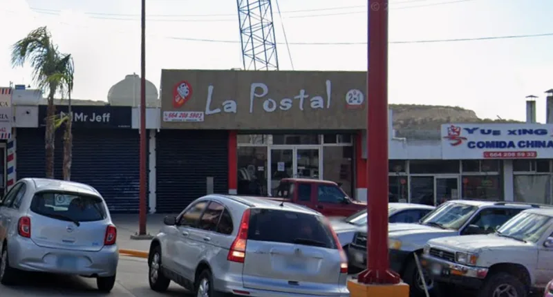 Fachada de la sucursal Panamericano de La Postal Teriyaki & Sushi en Tijuana
