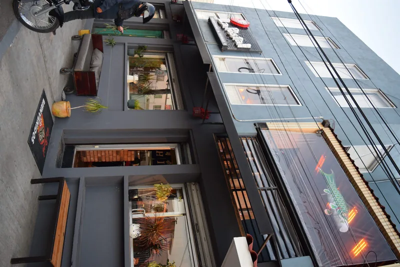 Fachada de la sucursal Playas de La Postal Teriyaki & Sushi en Tijuana