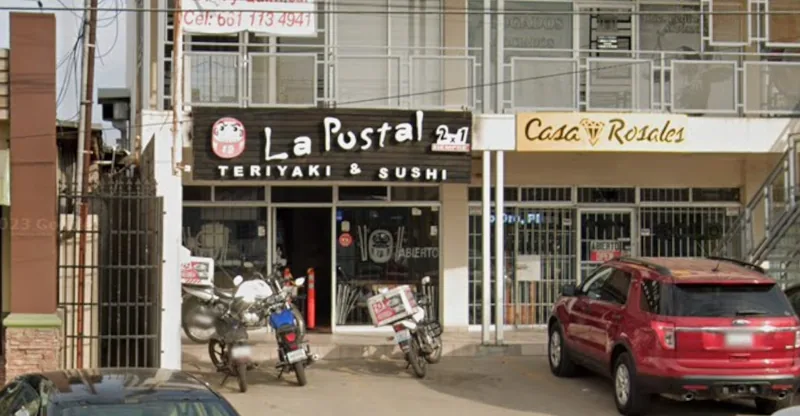 Fachada de la sucursal Rosarito de La Postal Teriyaki & Sushi en Playas de Rosarito
