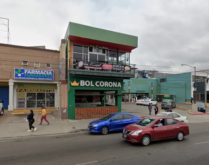 Fachada de la sucursal Rubi de La Postal Teriyaki & Sushi en Tijuana