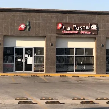 Fachada de la sucursal Santa Fe de La Postal Teriyaki & Sushi en Tijuana