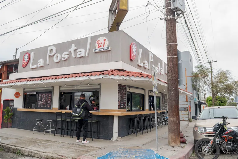 Fachada de la sucursal Zona Norte de La Postal Teriyaki & Sushi en Tijuana